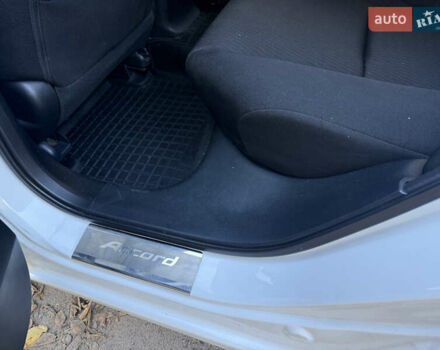 Білий Хонда Аккорд, об'ємом двигуна 2.4 л та пробігом 172 тис. км за 12999 $, фото 30 на Automoto.ua