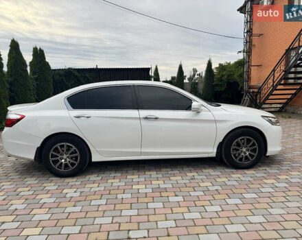 Белый Хонда Аккорд, объемом двигателя 2.36 л и пробегом 325 тыс. км за 12000 $, фото 6 на Automoto.ua
