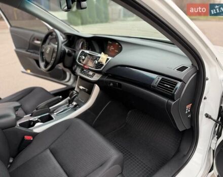 Білий Хонда Аккорд, об'ємом двигуна 2.4 л та пробігом 122 тис. км за 13500 $, фото 28 на Automoto.ua