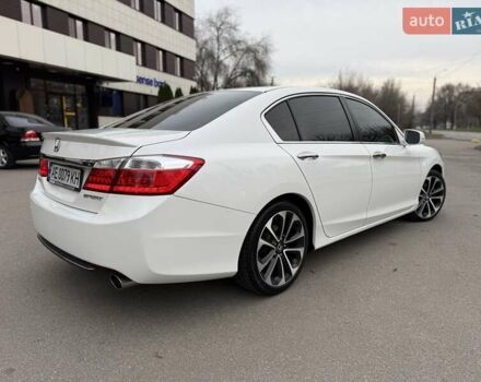 Білий Хонда Аккорд, об'ємом двигуна 2.4 л та пробігом 122 тис. км за 13500 $, фото 7 на Automoto.ua