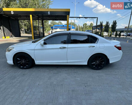 Белый Хонда Аккорд, объемом двигателя 2.4 л и пробегом 175 тыс. км за 13500 $, фото 4 на Automoto.ua