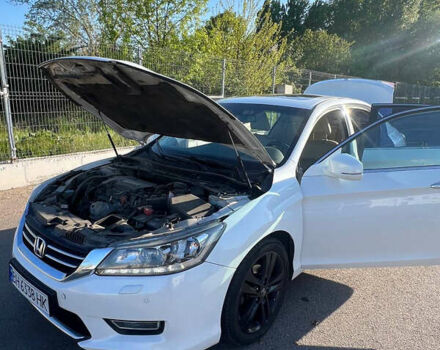 Белый Хонда Аккорд, объемом двигателя 2.4 л и пробегом 137 тыс. км за 13999 $, фото 11 на Automoto.ua