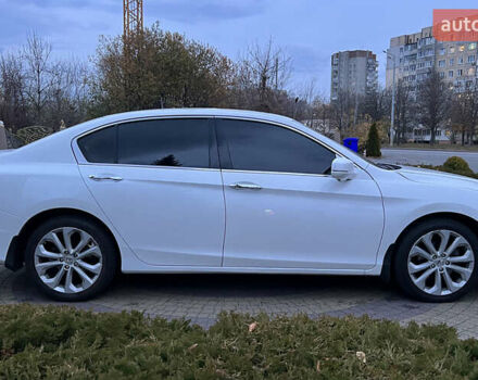 Белый Хонда Аккорд, объемом двигателя 3.47 л и пробегом 140 тыс. км за 12999 $, фото 7 на Automoto.ua