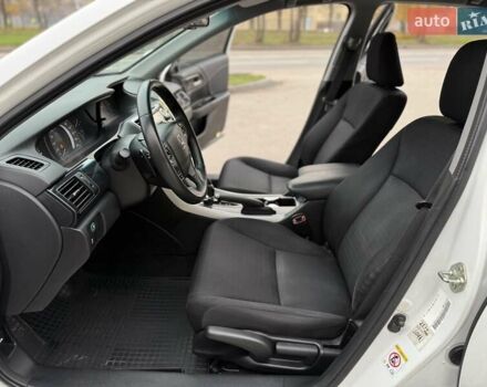 Білий Хонда Аккорд, об'ємом двигуна 2.4 л та пробігом 122 тис. км за 13500 $, фото 21 на Automoto.ua
