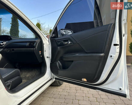 Белый Хонда Аккорд, объемом двигателя 2.4 л и пробегом 212 тыс. км за 11500 $, фото 24 на Automoto.ua