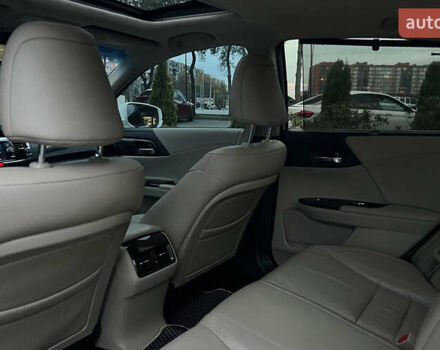 Белый Хонда Аккорд, объемом двигателя 3.47 л и пробегом 140 тыс. км за 12999 $, фото 21 на Automoto.ua