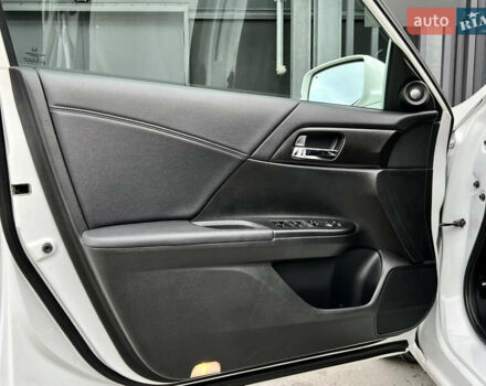 Белый Хонда Аккорд, объемом двигателя 2.4 л и пробегом 185 тыс. км за 12900 $, фото 21 на Automoto.ua