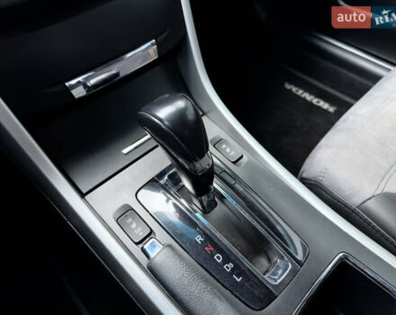 Белый Хонда Аккорд, объемом двигателя 2.36 л и пробегом 175 тыс. км за 12700 $, фото 16 на Automoto.ua