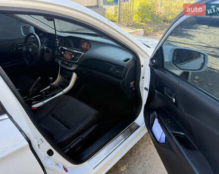 Білий Хонда Аккорд, об'ємом двигуна 2.4 л та пробігом 172 тис. км за 12999 $, фото 29 на Automoto.ua