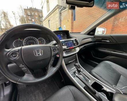 Белый Хонда Аккорд, объемом двигателя 2.4 л и пробегом 168 тыс. км за 13000 $, фото 10 на Automoto.ua