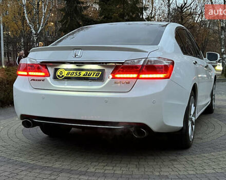 Белый Хонда Аккорд, объемом двигателя 3.47 л и пробегом 140 тыс. км за 12999 $, фото 6 на Automoto.ua
