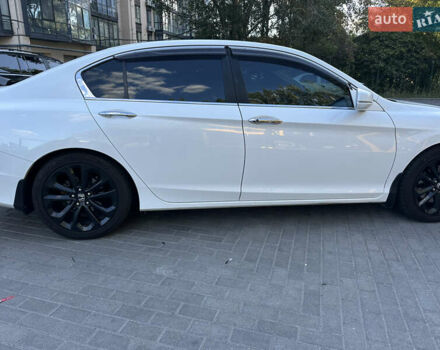 Білий Хонда Аккорд, об'ємом двигуна 2.4 л та пробігом 175 тис. км за 15000 $, фото 8 на Automoto.ua