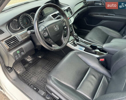 Белый Хонда Аккорд, объемом двигателя 3.5 л и пробегом 229 тыс. км за 16990 $, фото 15 на Automoto.ua