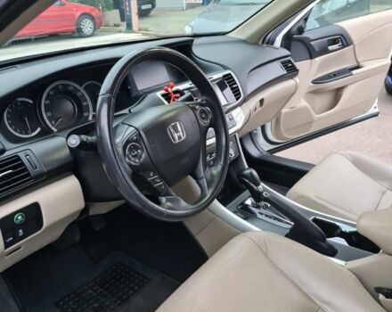 Белый Хонда Аккорд, объемом двигателя 2.4 л и пробегом 180 тыс. км за 13300 $, фото 4 на Automoto.ua