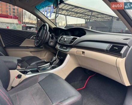 Белый Хонда Аккорд, объемом двигателя 2.36 л и пробегом 147 тыс. км за 11900 $, фото 14 на Automoto.ua