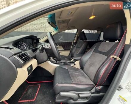 Белый Хонда Аккорд, объемом двигателя 2.36 л и пробегом 147 тыс. км за 11900 $, фото 8 на Automoto.ua