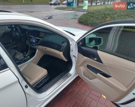 Белый Хонда Аккорд, объемом двигателя 2 л и пробегом 170 тыс. км за 12300 $, фото 6 на Automoto.ua