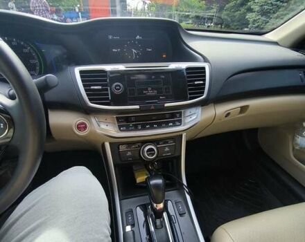 Белый Хонда Аккорд, объемом двигателя 2 л и пробегом 108 тыс. км за 15999 $, фото 9 на Automoto.ua