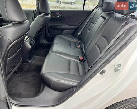 Білий Хонда Аккорд, об'ємом двигуна 2.4 л та пробігом 175 тис. км за 14700 $, фото 12 на Automoto.ua