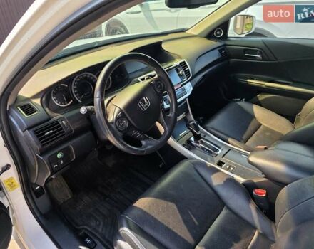 Білий Хонда Аккорд, об'ємом двигуна 2.4 л та пробігом 150 тис. км за 16000 $, фото 11 на Automoto.ua