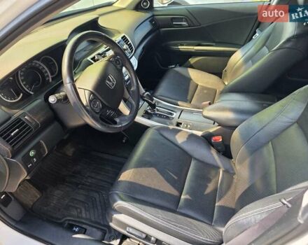 Білий Хонда Аккорд, об'ємом двигуна 2.4 л та пробігом 150 тис. км за 16000 $, фото 9 на Automoto.ua