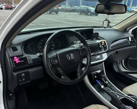 Белый Хонда Аккорд, объемом двигателя 2.36 л и пробегом 180 тыс. км за 13000 $, фото 38 на Automoto.ua