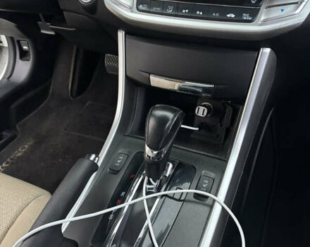 Белый Хонда Аккорд, объемом двигателя 2.36 л и пробегом 180 тыс. км за 13000 $, фото 49 на Automoto.ua