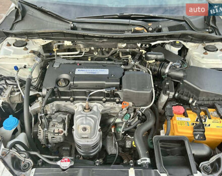 Белый Хонда Аккорд, объемом двигателя 2.36 л и пробегом 190 тыс. км за 11000 $, фото 18 на Automoto.ua