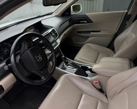 Білий Хонда Аккорд, об'ємом двигуна 2.4 л та пробігом 200 тис. км за 11300 $, фото 5 на Automoto.ua