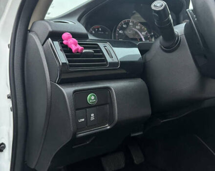 Белый Хонда Аккорд, объемом двигателя 2.36 л и пробегом 180 тыс. км за 13000 $, фото 40 на Automoto.ua