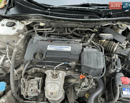 Белый Хонда Аккорд, объемом двигателя 2.36 л и пробегом 115 тыс. км за 12600 $, фото 10 на Automoto.ua