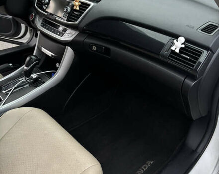 Белый Хонда Аккорд, объемом двигателя 2.36 л и пробегом 180 тыс. км за 13000 $, фото 46 на Automoto.ua