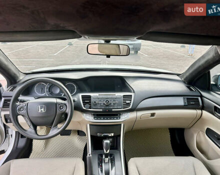 Белый Хонда Аккорд, объемом двигателя 2.36 л и пробегом 190 тыс. км за 11000 $, фото 12 на Automoto.ua