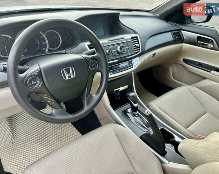 Белый Хонда Аккорд, объемом двигателя 2.36 л и пробегом 190 тыс. км за 11000 $, фото 11 на Automoto.ua