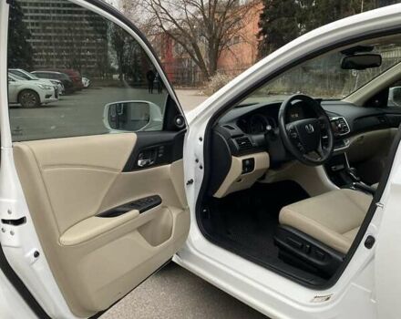 Білий Хонда Аккорд, об'ємом двигуна 2.35 л та пробігом 159 тис. км за 15000 $, фото 11 на Automoto.ua
