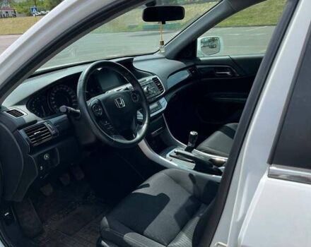 Белый Хонда Аккорд, объемом двигателя 2.36 л и пробегом 108 тыс. км за 11000 $, фото 6 на Automoto.ua