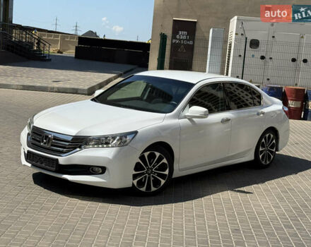 Білий Хонда Аккорд, об'ємом двигуна 2.4 л та пробігом 136 тис. км за 15999 $, фото 31 на Automoto.ua