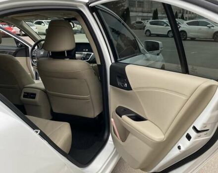 Білий Хонда Аккорд, об'ємом двигуна 2.35 л та пробігом 159 тис. км за 15000 $, фото 12 на Automoto.ua