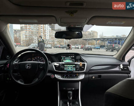 Белый Хонда Аккорд, объемом двигателя 2.36 л и пробегом 180 тыс. км за 13000 $, фото 66 на Automoto.ua