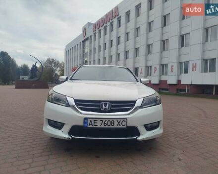 Хонда Аккорд 2015 в Каменское - Днепродзержинск на Automoto.ua Белый Хонда Аккорд, объемом двигателя 2.36 л и пробегом 204 тыс. км за 12500 $, фото 8 на Automoto.ua