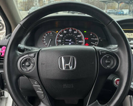 Белый Хонда Аккорд, объемом двигателя 2.36 л и пробегом 180 тыс. км за 13000 $, фото 54 на Automoto.ua