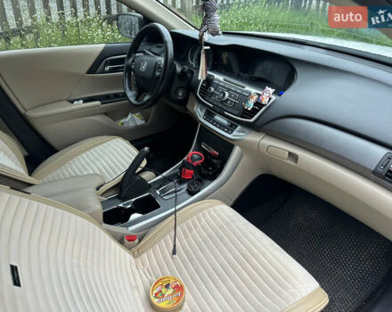 Белый Хонда Аккорд, объемом двигателя 2.36 л и пробегом 115 тыс. км за 12600 $, фото 6 на Automoto.ua