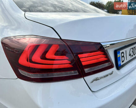 Белый Хонда Аккорд, объемом двигателя 2.36 л и пробегом 190 тыс. км за 11000 $, фото 9 на Automoto.ua