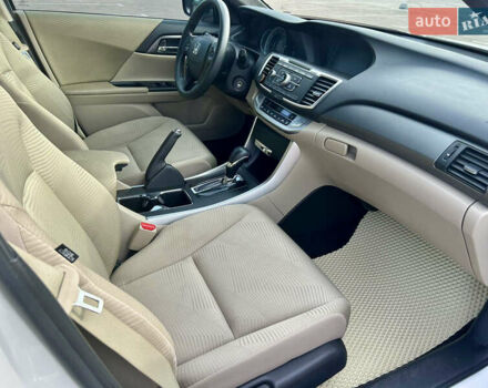 Белый Хонда Аккорд, объемом двигателя 2.36 л и пробегом 190 тыс. км за 11000 $, фото 15 на Automoto.ua