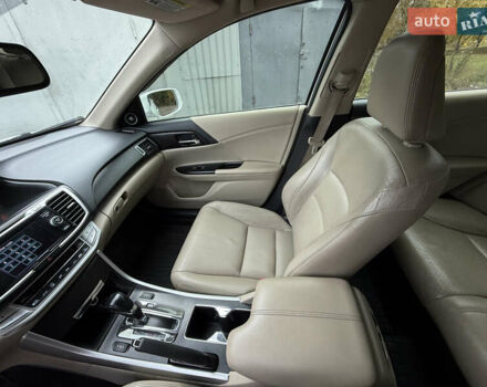 Білий Хонда Аккорд, об'ємом двигуна 2.36 л та пробігом 200 тис. км за 11300 $, фото 12 на Automoto.ua