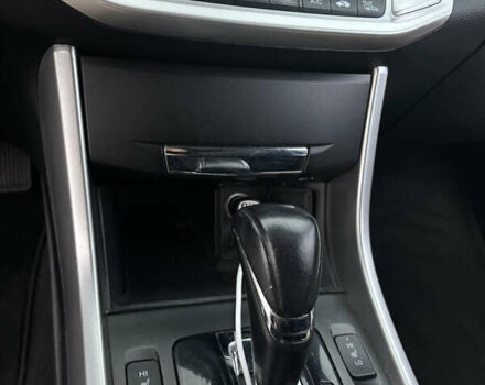 Белый Хонда Аккорд, объемом двигателя 2.36 л и пробегом 180 тыс. км за 13000 $, фото 52 на Automoto.ua