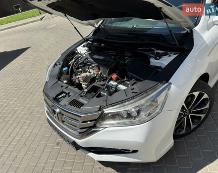 Білий Хонда Аккорд, об'ємом двигуна 2.4 л та пробігом 136 тис. км за 15999 $, фото 61 на Automoto.ua