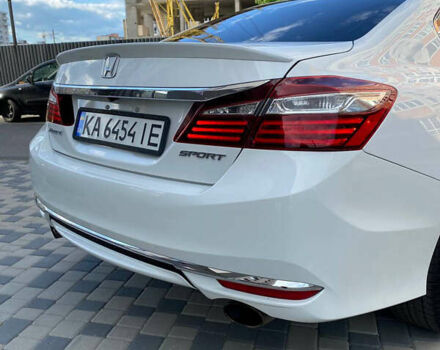 Белый Хонда Аккорд, объемом двигателя 2.36 л и пробегом 171 тыс. км за 10900 $, фото 5 на Automoto.ua