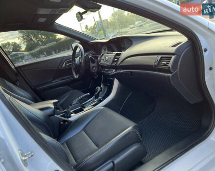 Белый Хонда Аккорд, объемом двигателя 2.4 л и пробегом 150 тыс. км за 12700 $, фото 24 на Automoto.ua