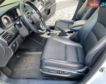 Белый Хонда Аккорд, объемом двигателя 2.36 л и пробегом 171 тыс. км за 10900 $, фото 19 на Automoto.ua